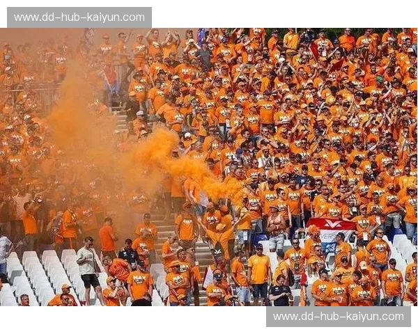 救赎与毁灭：那场重塑世界足坛版图的“橙色风暴”